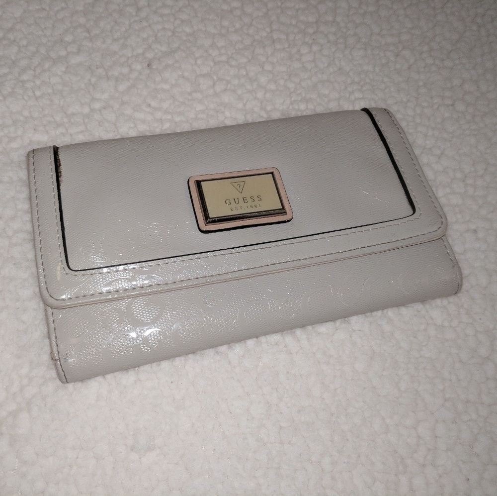 GUESS wallet